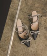 Load image into Gallery viewer, Oasis Society Chelsea - Bow Front Kitten Heel
