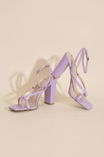 Load image into Gallery viewer, NILE-5 Thong Strappy Heels
